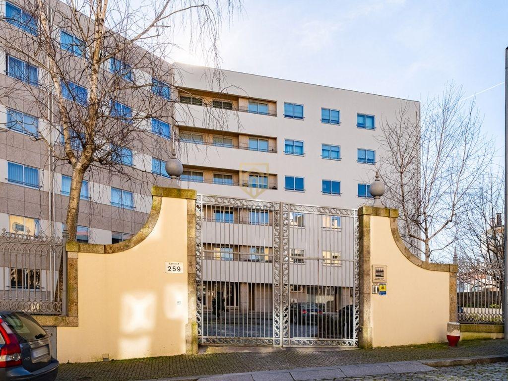 T3 Duplex em Condomínio Fechado