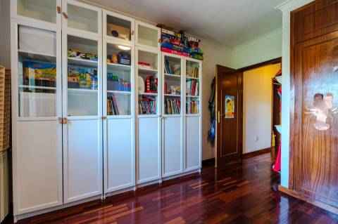 T2 Ermesinde com Garagem e Lareira – Renovado