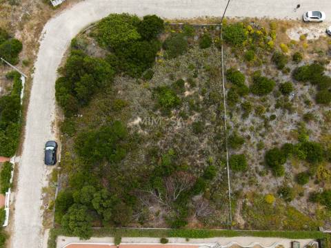 Torne seu sonho realidade com este lote de terreno urbano de 1160m² em Vale da Telha