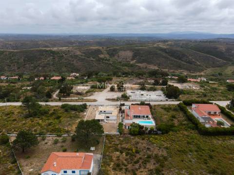 Torne seu sonho realidade com este lote de terreno urbano de 1160m² em Vale da Telha
