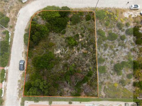 Torne seu sonho realidade com este lote de terreno urbano de 1160m² em Vale da Telha