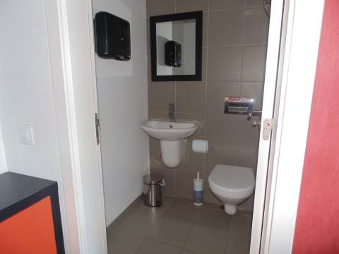 Loja em Localização Central - Junto à Câmara Municipal de Lagos