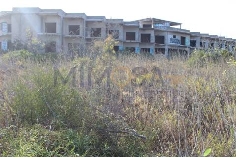 Fantástico terreno com início de construção hoteleira