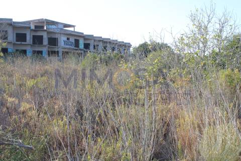 Fantástico terreno com início de construção hoteleira