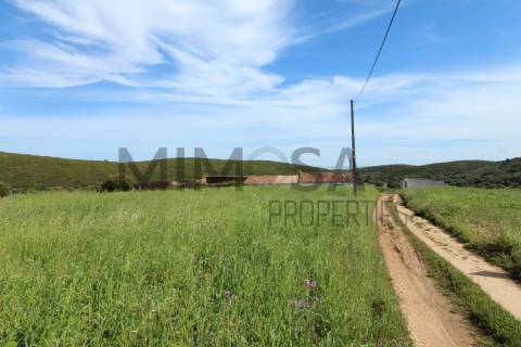 Terreno para construção e investimento em turismo em Bensafrim