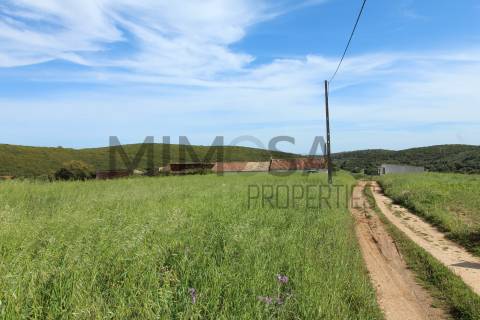 Terreno para construção e investimento em turismo em Bensafrim