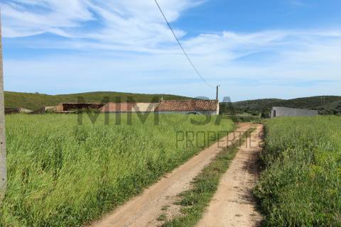 Terreno para construção e investimento em turismo em Bensafrim