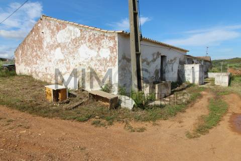 Terreno para construção e investimento em turismo em Bensafrim