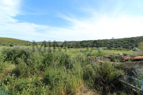 Terreno para construção e investimento em turismo em Bensafrim