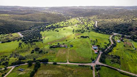 Terreno para construção e investimento em turismo em Bensafrim