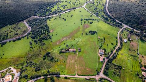 Terreno para construção e investimento em turismo em Bensafrim