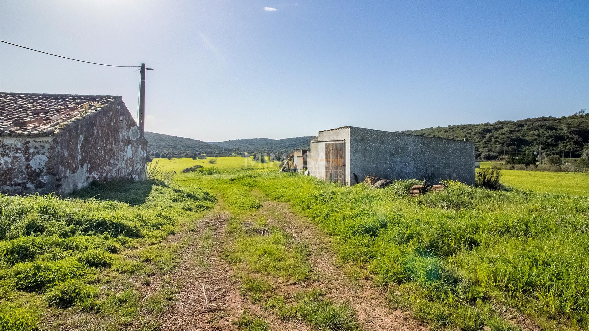 Terreno para construção e investimento em turismo em Bensafrim