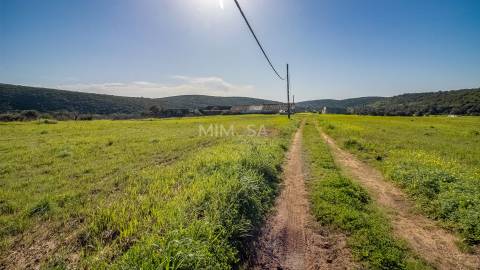 Terreno para construção e investimento em turismo em Bensafrim