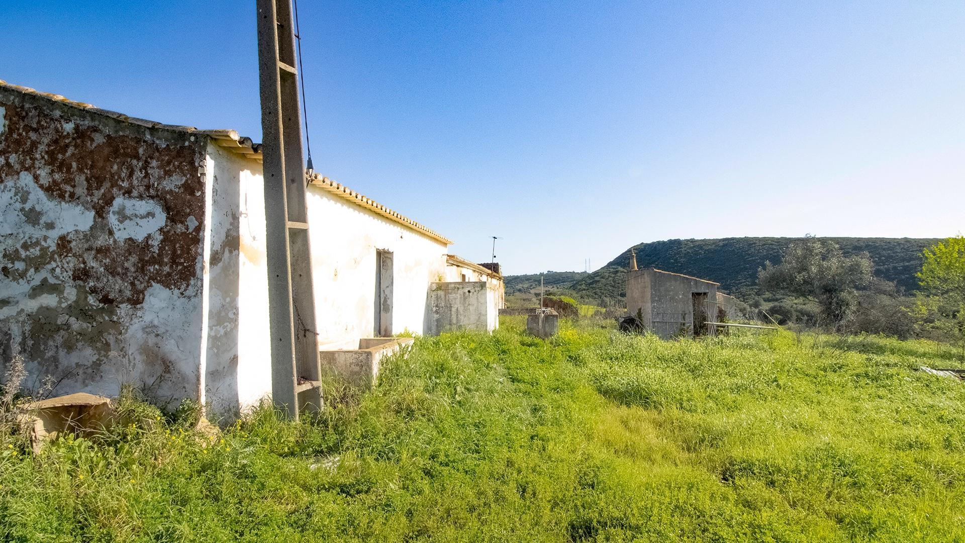 Terreno para construção e investimento em turismo em Bensafrim