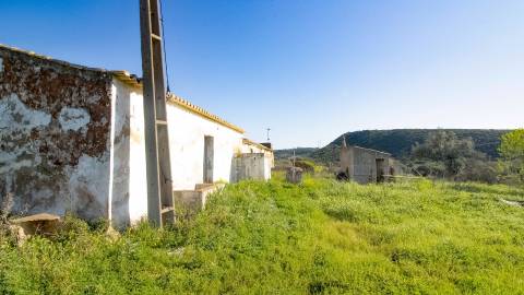 Terreno para construção e investimento em turismo em Bensafrim