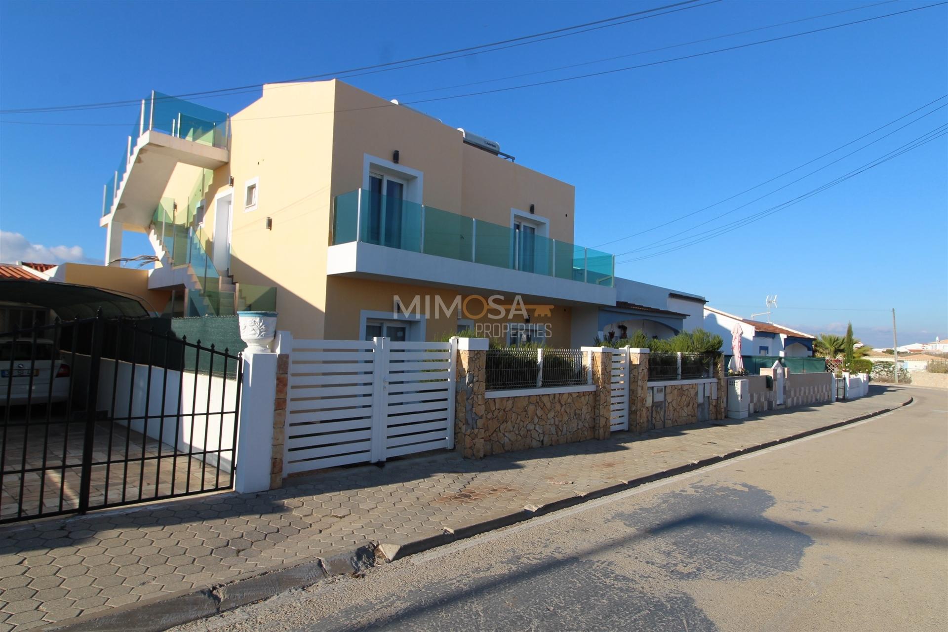 Moradia T6+2 em Sagres – Próxima da Praia e com Vista Mar