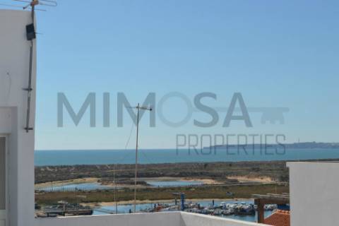 Fabulosa Residencial no centro de Alvor a dois passos da linha do mar.