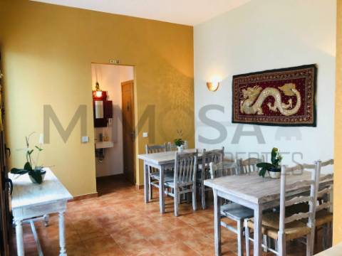 Fabulosa Residencial no centro de Alvor a dois passos da linha do mar.