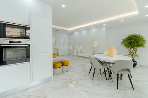 Apartamento T3 com piscina em fase de construção, em Lagos