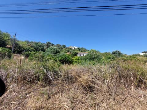 Casa com amplo terreno oportunidade de investimento perto de Lagos