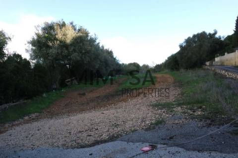 Casa com amplo terreno oportunidade de investimento perto de Lagos