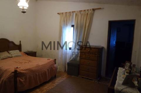 Casa com amplo terreno oportunidade de investimento perto de Lagos