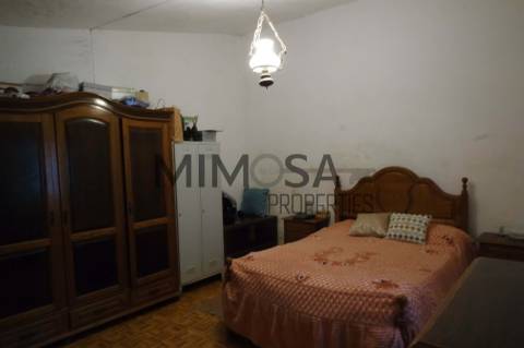 Casa com amplo terreno oportunidade de investimento perto de Lagos