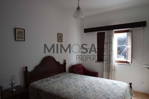 Casa com amplo terreno oportunidade de investimento perto de Lagos