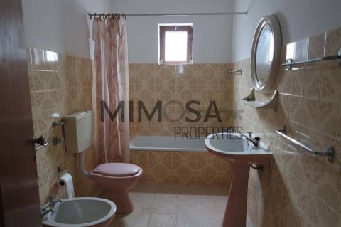 Casa com amplo terreno oportunidade de investimento perto de Lagos