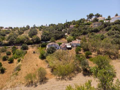 Casa com amplo terreno oportunidade de investimento perto de Lagos