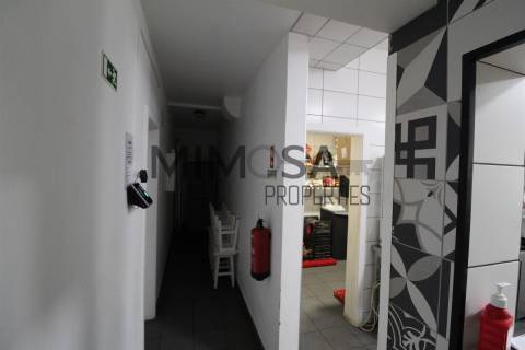 Loja com 2 licenças e grande potencial em zona movimentada