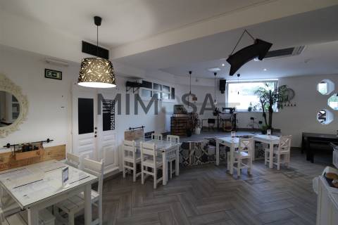 Loja com 2 licenças e grande potencial em zona movimentada