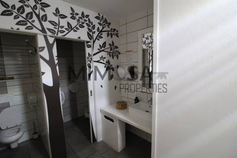 Loja com 2 licenças e grande potencial em zona movimentada