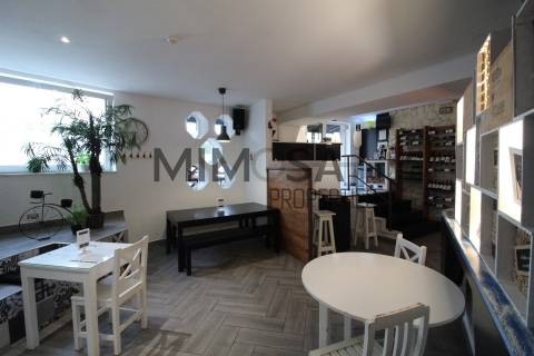 Loja com 2 licenças e grande potencial em zona movimentada