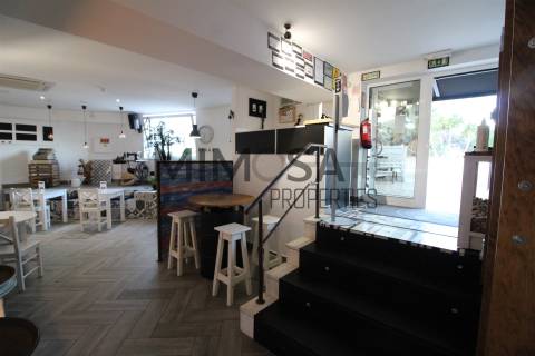 Loja com 2 licenças e grande potencial em zona movimentada