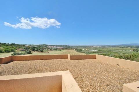 Moradia contemporânea T5 com piscina em lote de 0.5 ha - Lagos