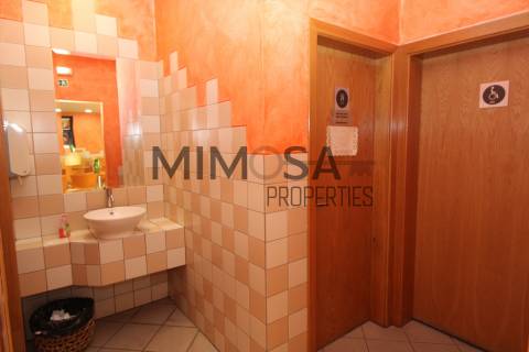 Cafetaria ampla em zona central de Lagos