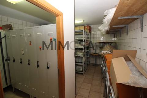 Cafetaria ampla em zona central de Lagos