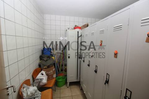 Cafetaria ampla em zona central de Lagos