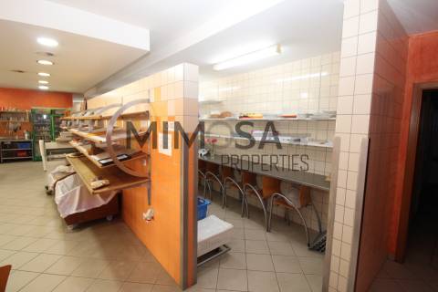 Cafetaria ampla em zona central de Lagos