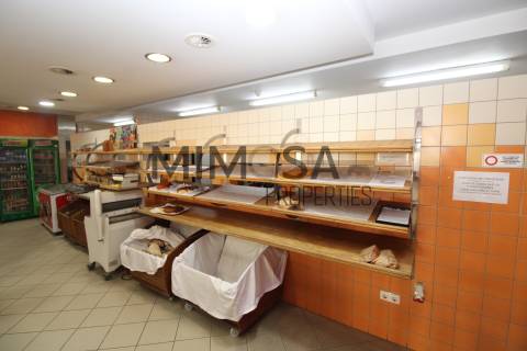 Cafetaria ampla em zona central de Lagos