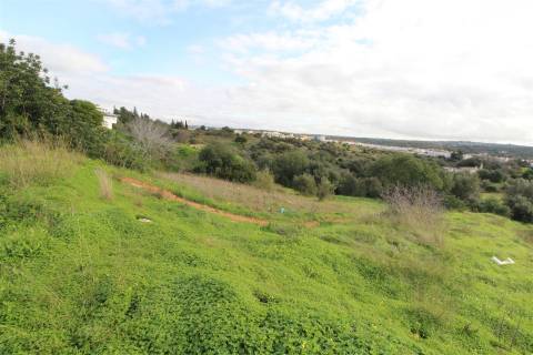 Lotes para construção de 3 moradias geminadas em Ferragudo