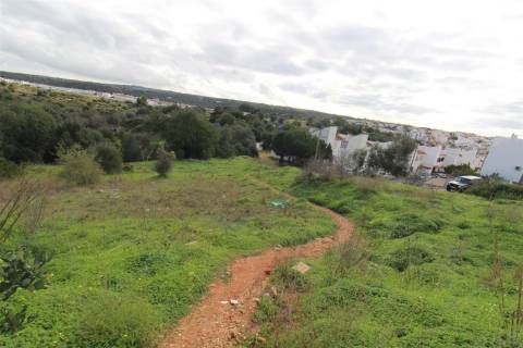 Lotes para construção de 3 moradias geminadas em Ferragudo