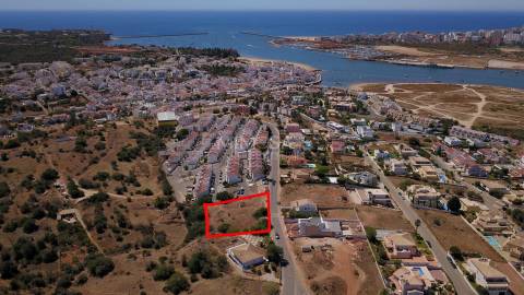 Lotes para construção de 3 moradias geminadas em Ferragudo