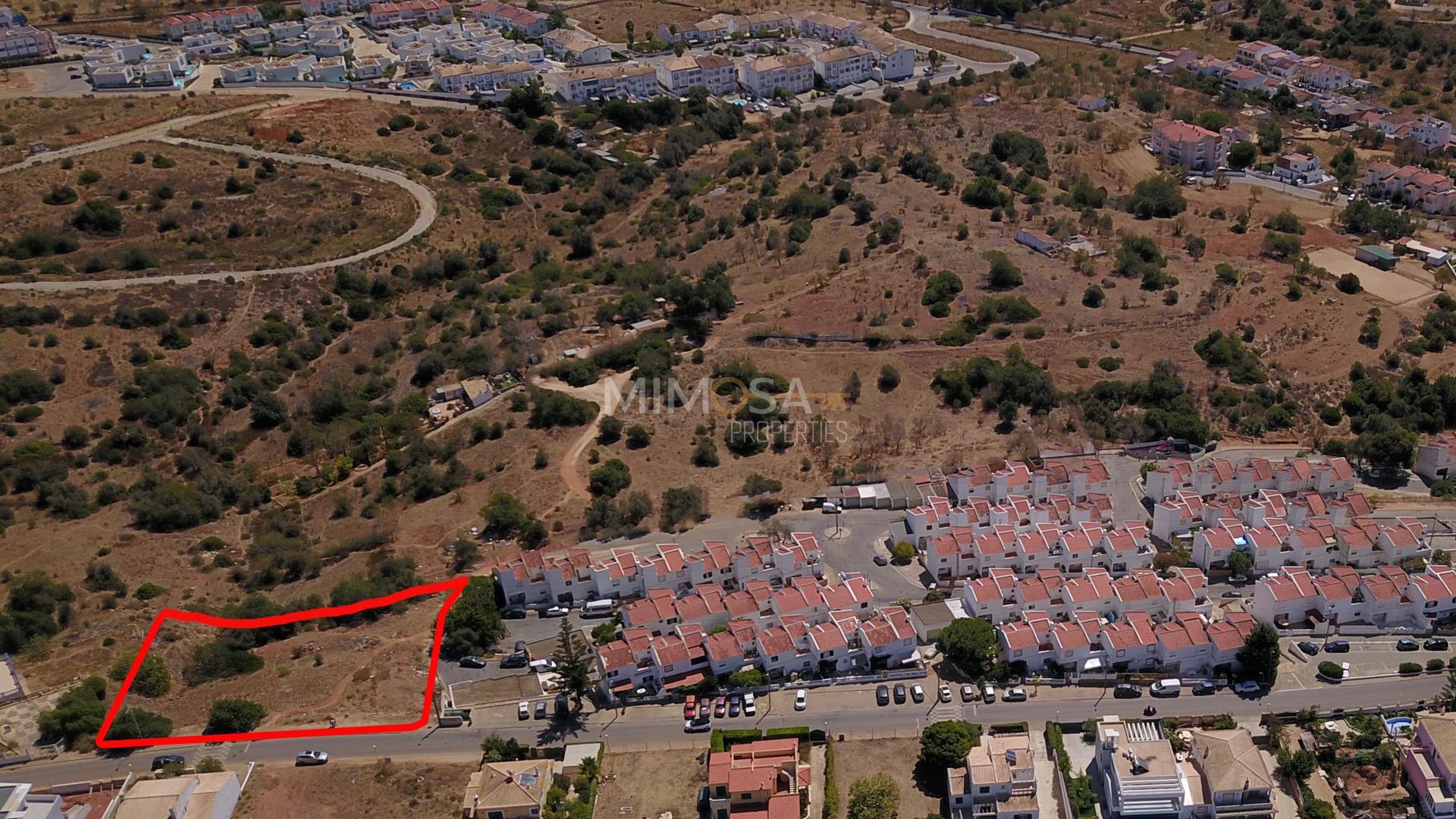 Lotes para construção de 3 moradias geminadas em Ferragudo