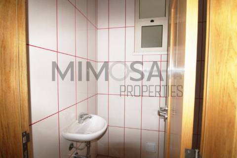 Loja em excelente localização turística de Ferragudo