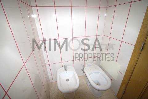 Loja em excelente localização turística de Ferragudo