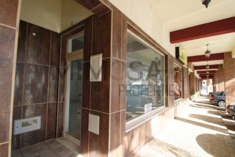 Loja em excelente localização turística de Ferragudo