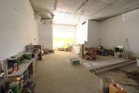 Loja em excelente localização no centro de Ferragudo