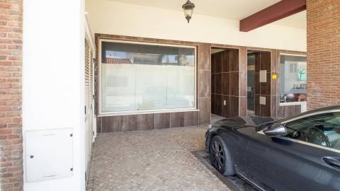 Loja em excelente localização no centro de Ferragudo, Algarve